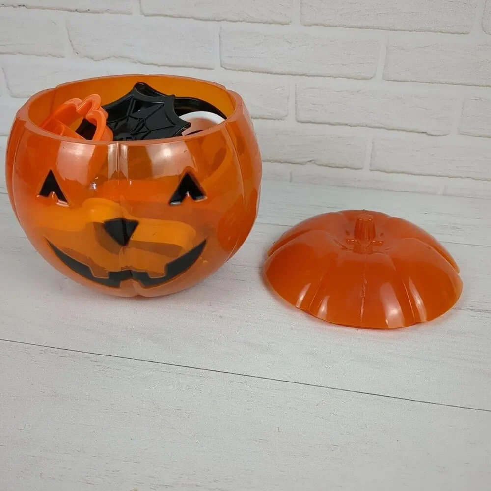 10 Wilton VTG Halloween Cookie Cutters Pumpkin Storage Container + 6 Metal 1996